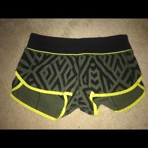 Lululemon Speed Shorts Size 6 EUC